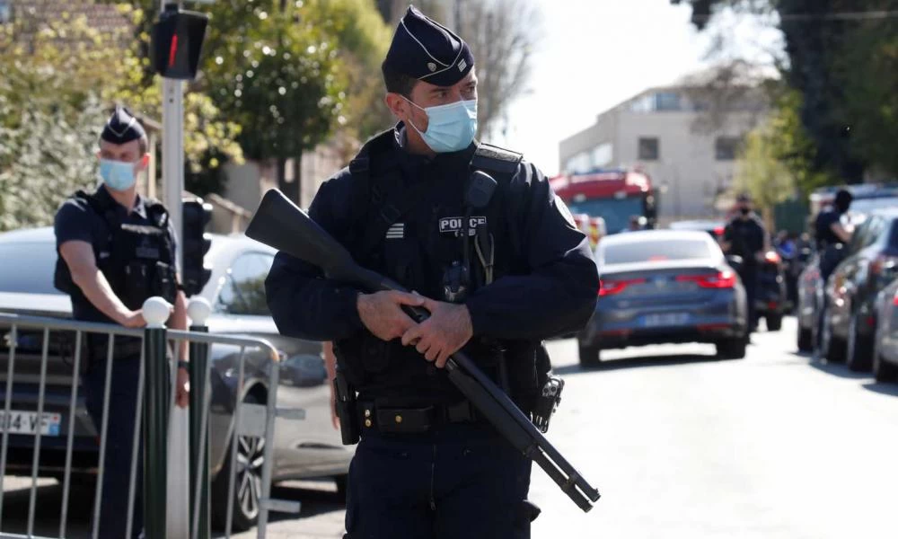 Νεκρός ο Τυνήσιος που μαχαίρωσε μέχρι θανάτου αστυνομικό στο Παρίσι